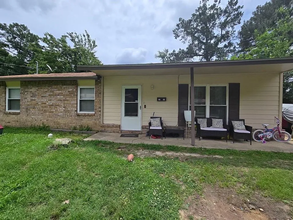 3650 Surrey Ln
