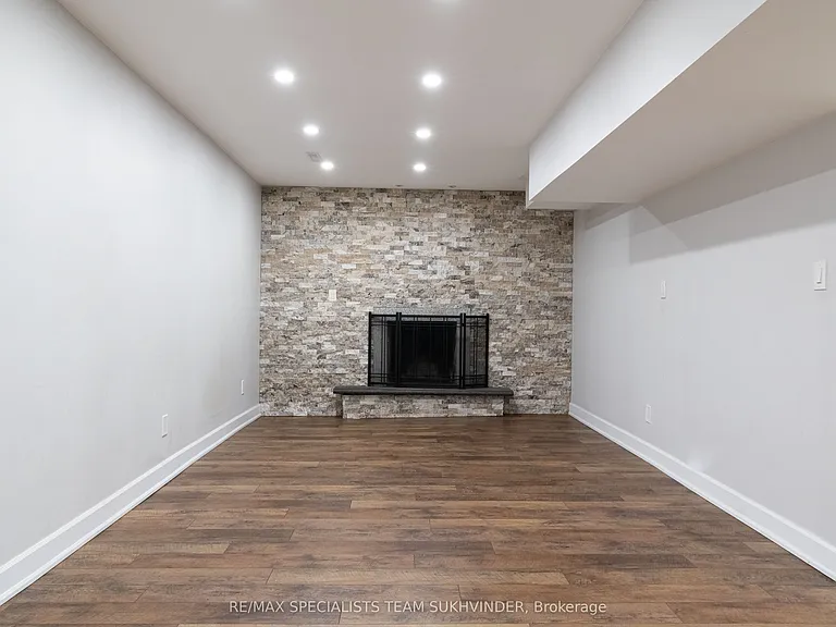 128 Embassy Dr — Photo 2