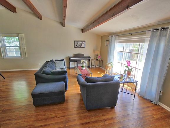 3rd image of 23277 Fairmount Blvd