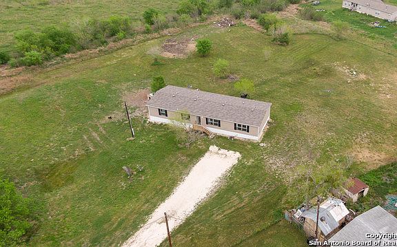 3rd image of 114 N County Road 5606