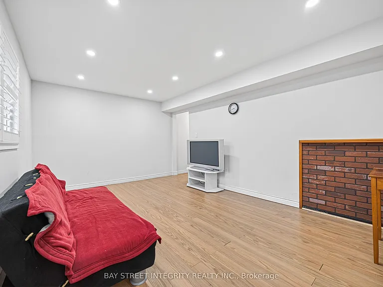 646 Village Pkwy #26 — Photo 23