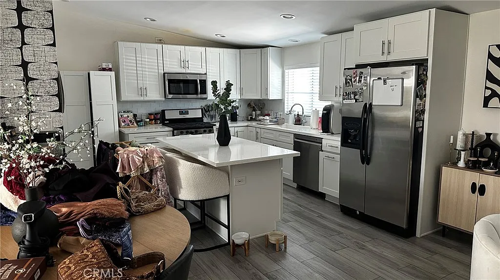 3 bed, 1300 sqft, $4,395 — Photo 3