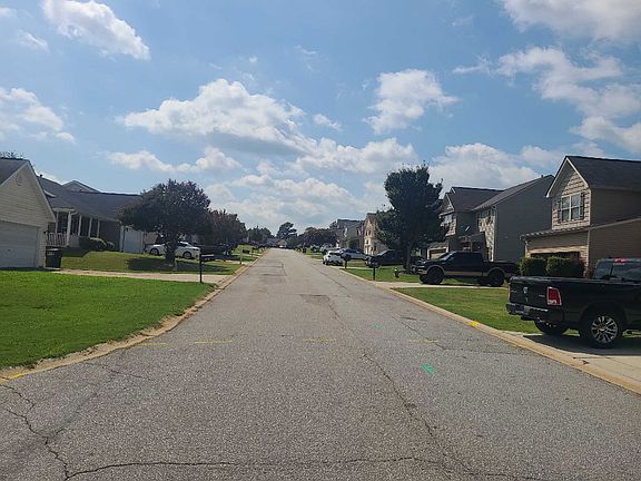 5th image of 110 Shakleton Dr