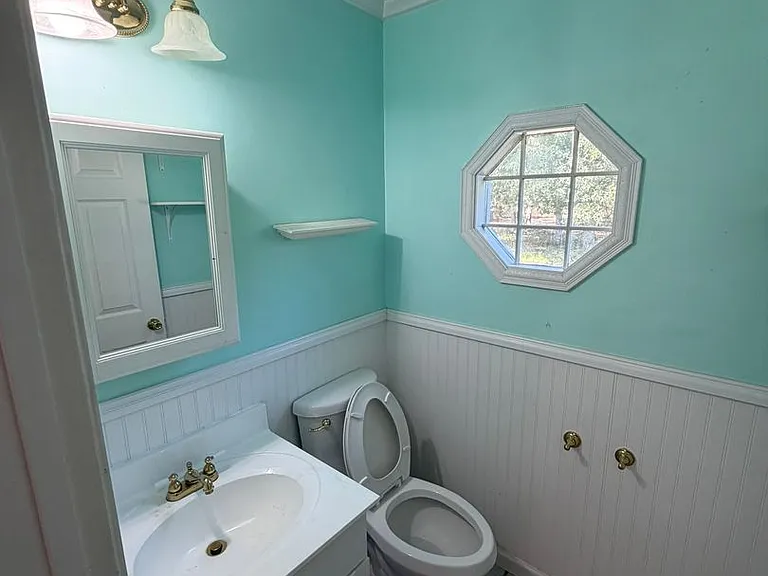 499 Basso St — Photo 19