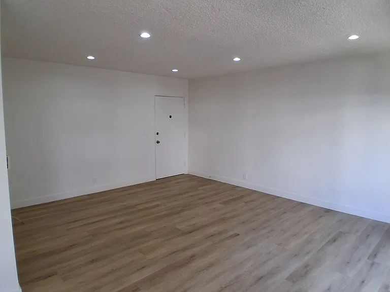 7245 Franklin Avenue — Photo 8