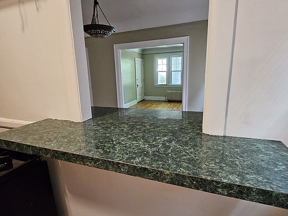 3rd image of 891 Beaconsfield Ave #1