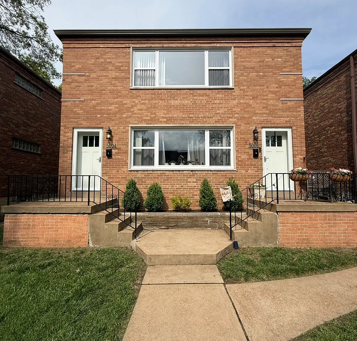 5004-5006 Jamieson Ave — Photo 1