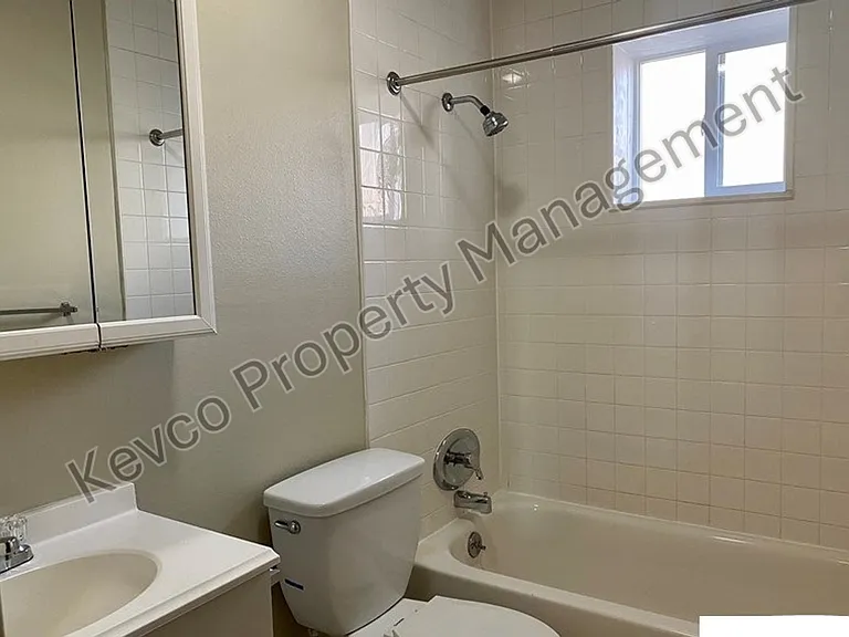1812 Pecan St — Photo 6