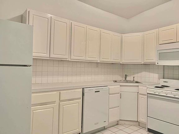 4th image of 2560 Broadway #5E