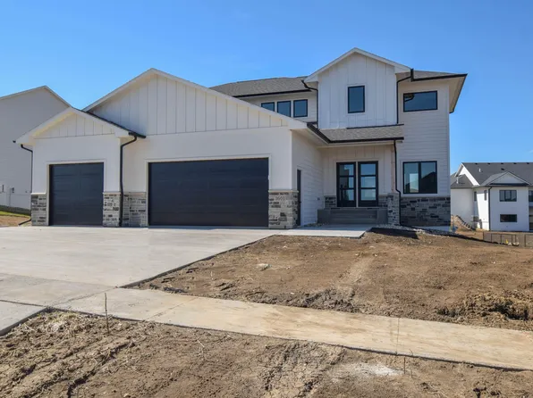 1601 W Legacy Dr, Brandon, SD 57005