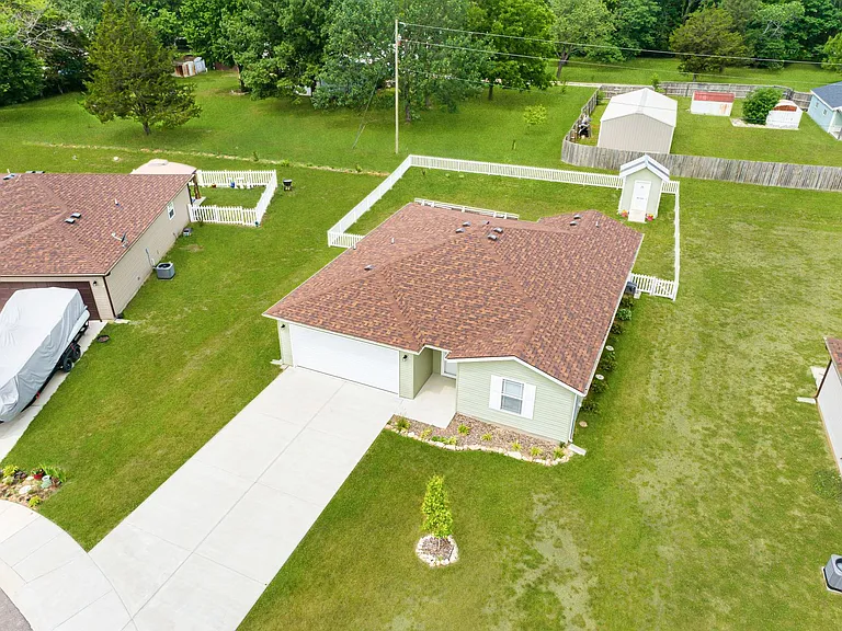 170 Travis St — Photo 11