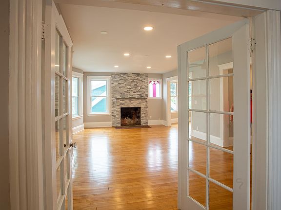 5th image of 56 Greenwood Ave