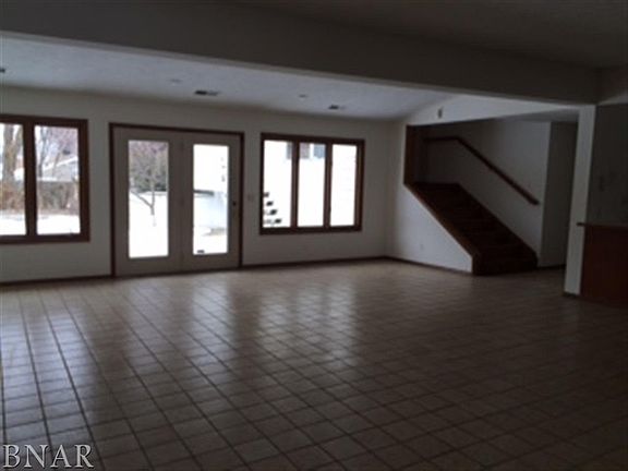5th image of 1030 E Monroe Dr
