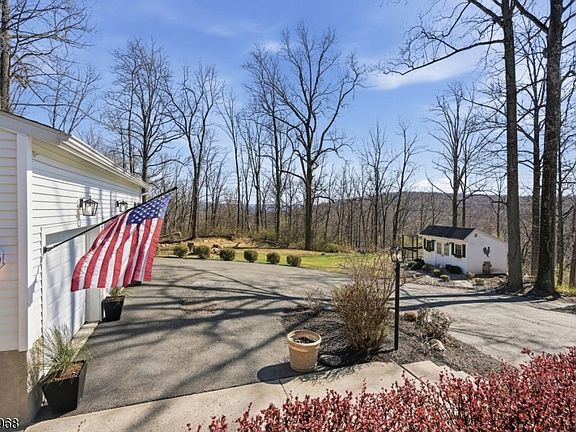 4th image of 97 Mount Rascal Rd
