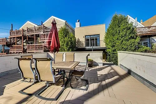 1337 W Roscoe St — Photo 17