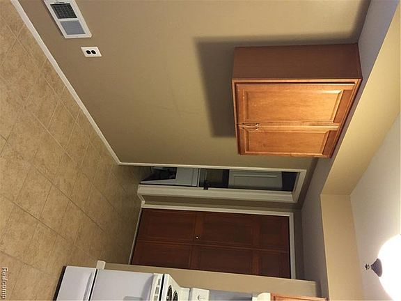 5th image of 29696 City Center Dr APT 3