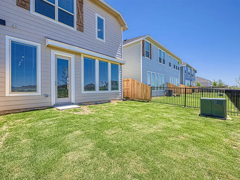 5554 Amber Brook Ln — Photo 33