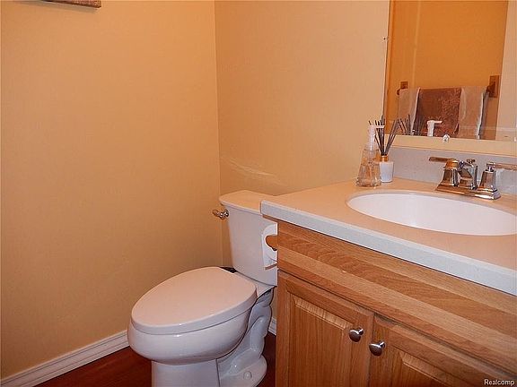 3rd image of 665 Sutten Dr