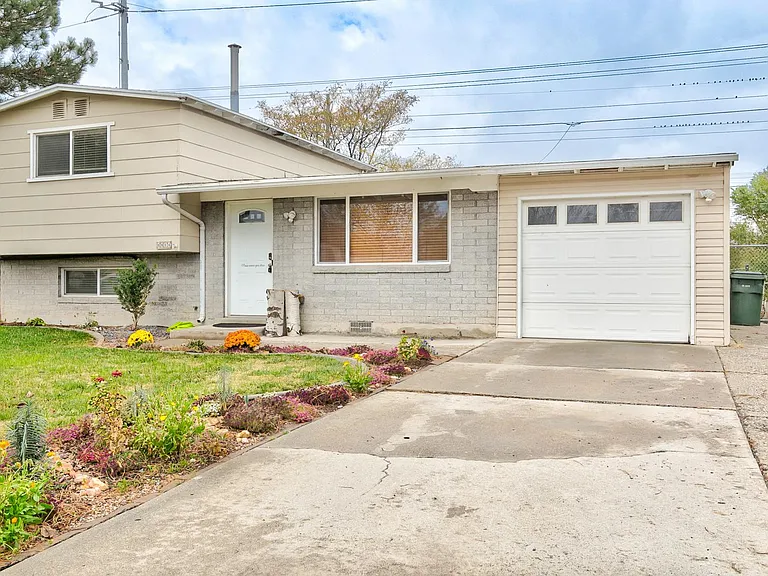 3314 S Meadowlark Dr — Photo 1