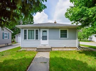 2295 Edgewater Dr NE, Grand Rapids, MI 49525