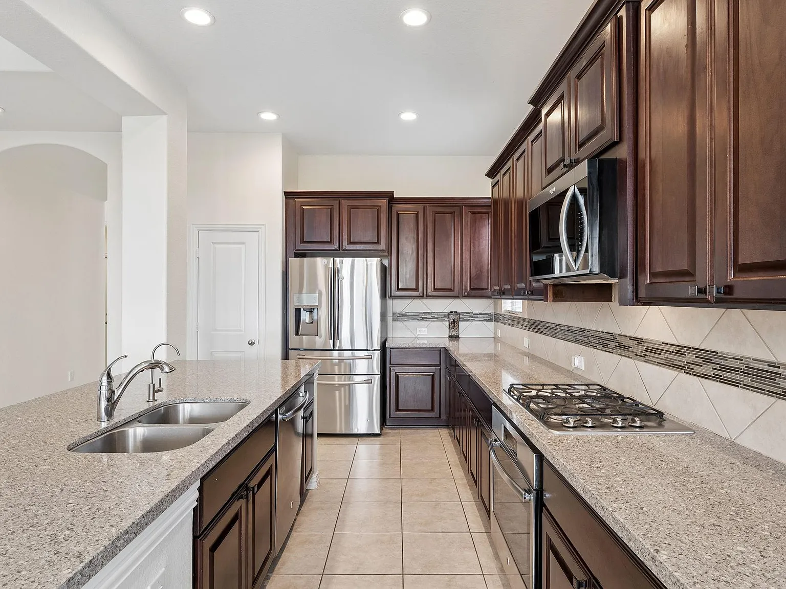 4 bed, 3.0 bath, 3462 sqft, $3,500 — Photo 2