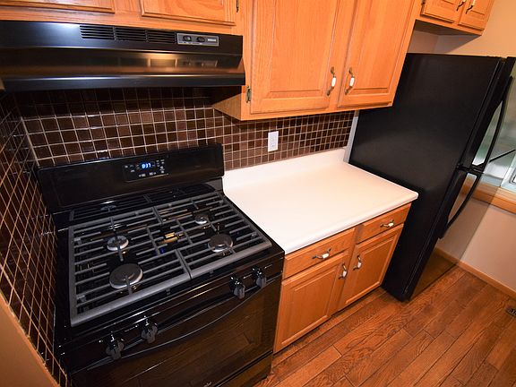 3rd image of 962 Denton Ct