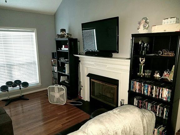 5th image of 121 Melody Dr