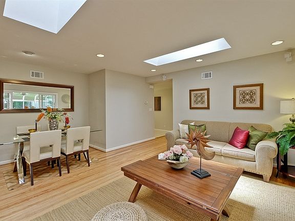 5th image of 19695 Merritt Dr