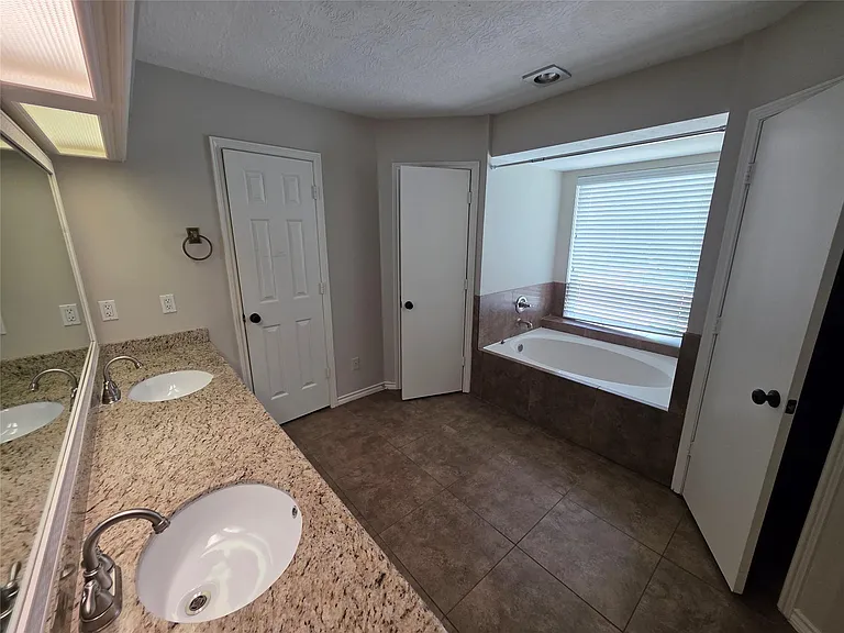 16806 Sandypine Cir — Photo 10