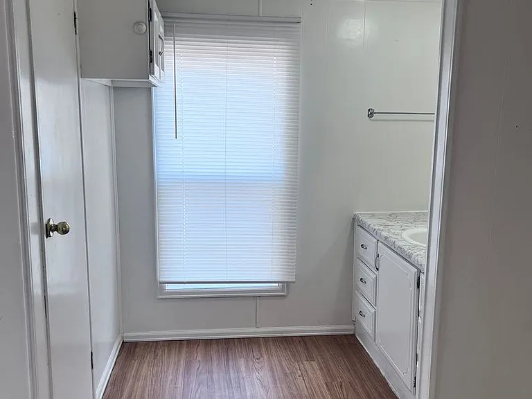 1053 Caroline Ct — Photo 12