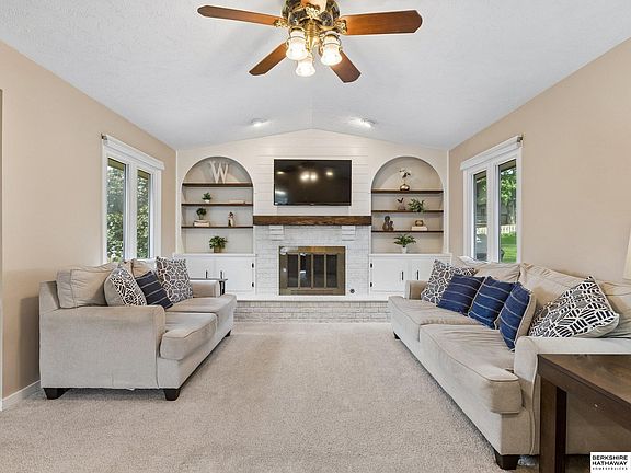 4th image of 2127 Mayfair Dr