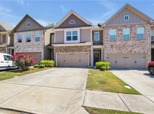 549 Arbor Crowne Dr, Lawrenceville, GA 30045