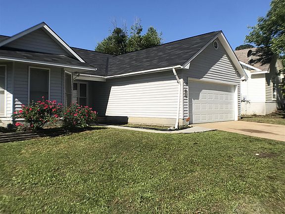 2nd image of 18 Lexington Cir