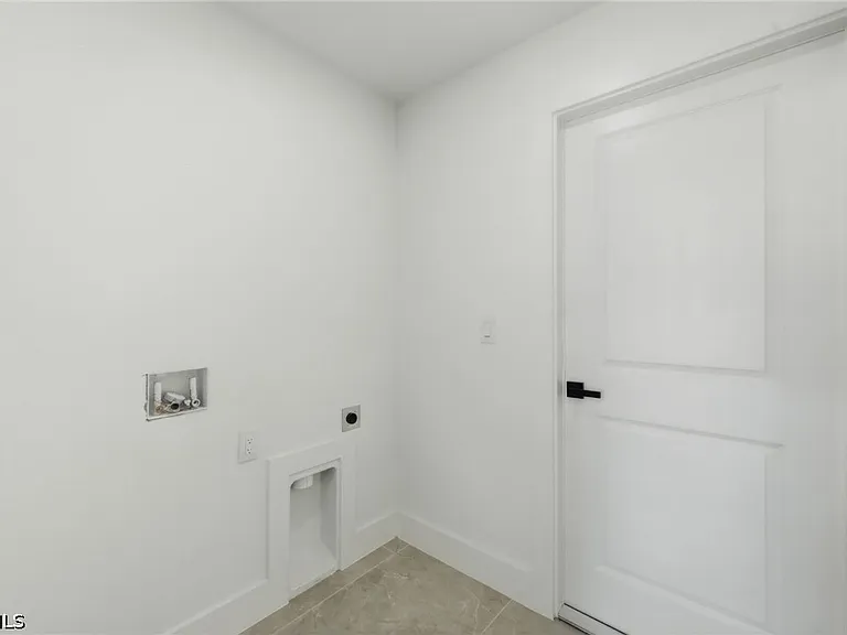 2105 NE 1st Ave — Photo 24