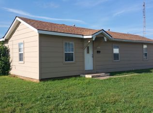 1823 Broadway Ave, Clinton, OK 73601