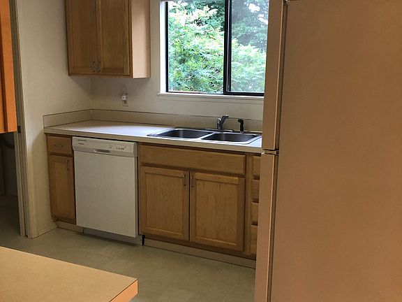 5th image of 322 39th Avenue Court Northwest 1