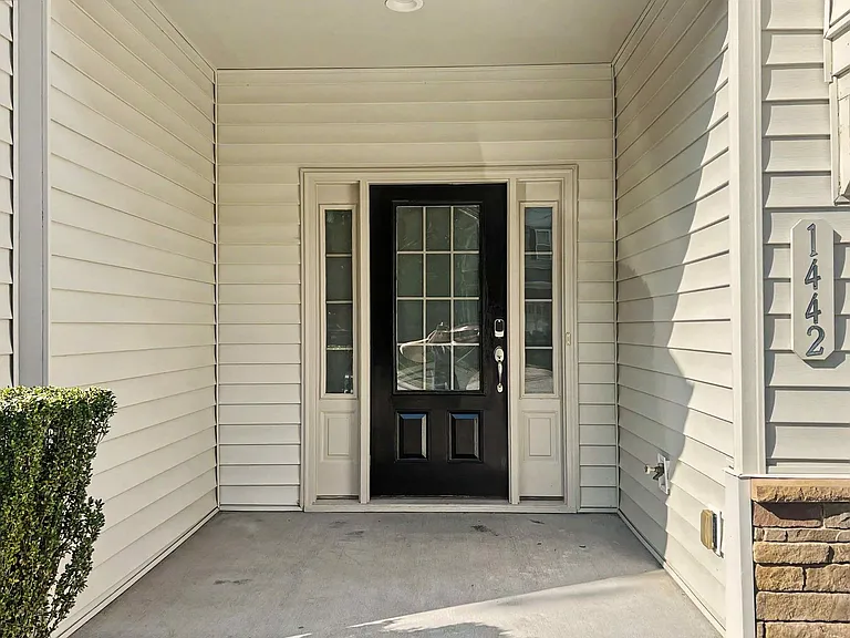 1442 Montonia St — Photo 2