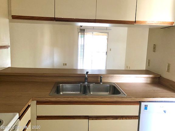 4th image of 3013 Sir Hamilton Cir #3010
