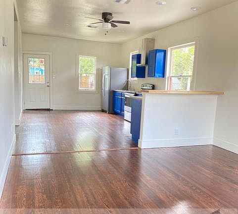 2nd image of 810 Canton