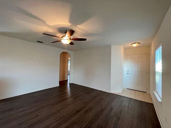 4th image of 113 Robertson Ln