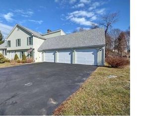 16 Renee Dr, Pawcatuck, CT 06379