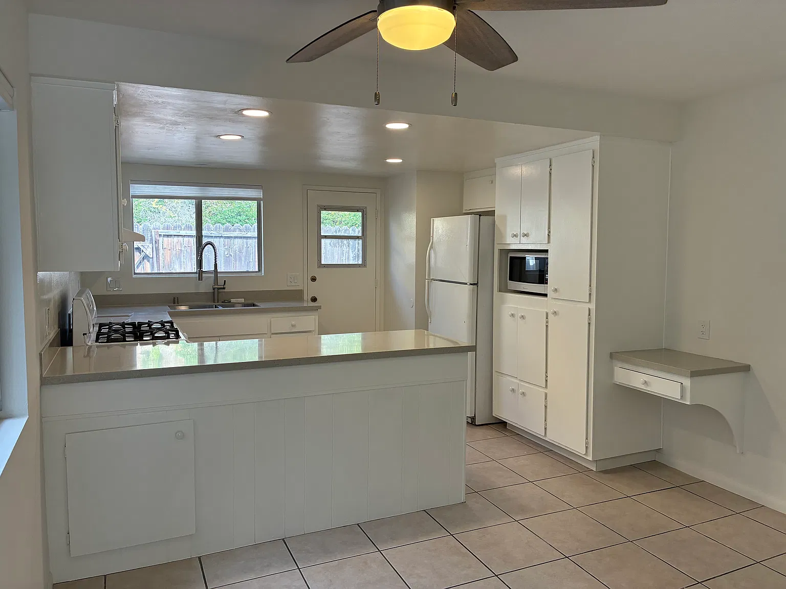 3 bed, 2.5 bath, 1520 sqft, $3,850 — Photo 4