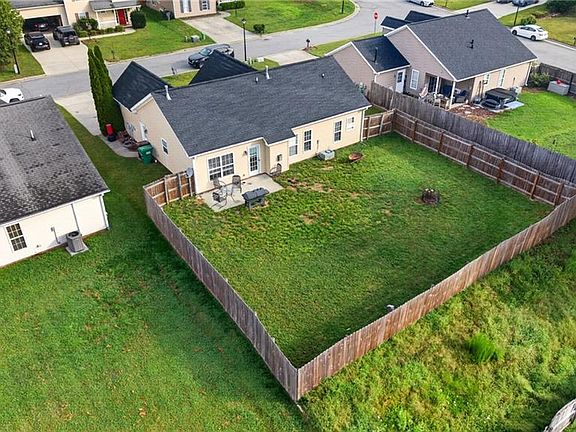 2nd image of 1105 Wesson Ct