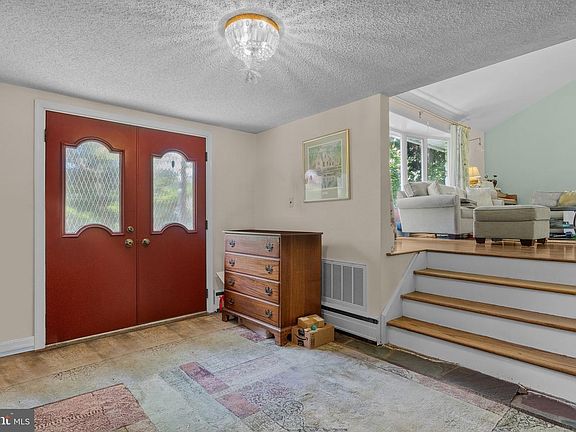 5th image of 28 Edgewood Rd