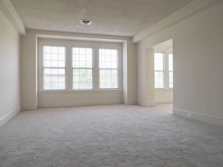 Legacy at Ingram Manor — Photo 22