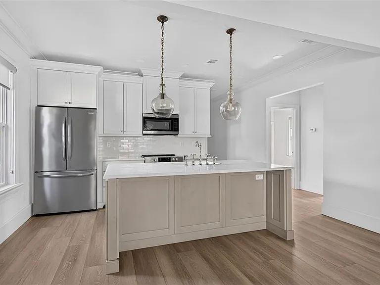 1225 E Amelia St — Photo 11