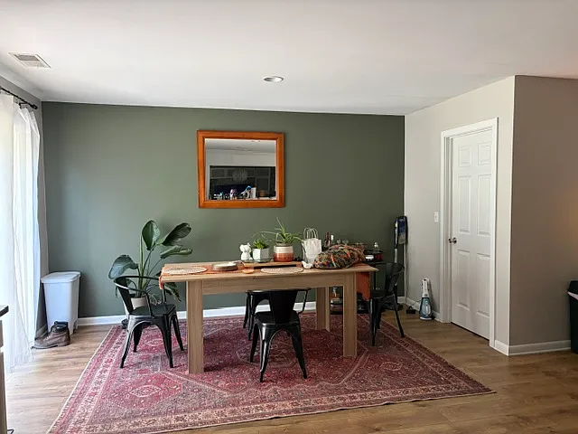 downstairs eat in kitchen