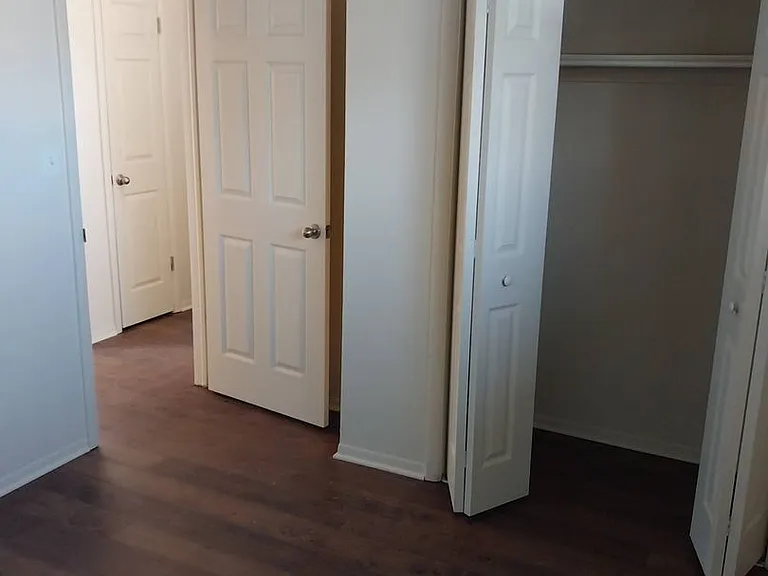 Central location | Lots of natural light — Photo 7