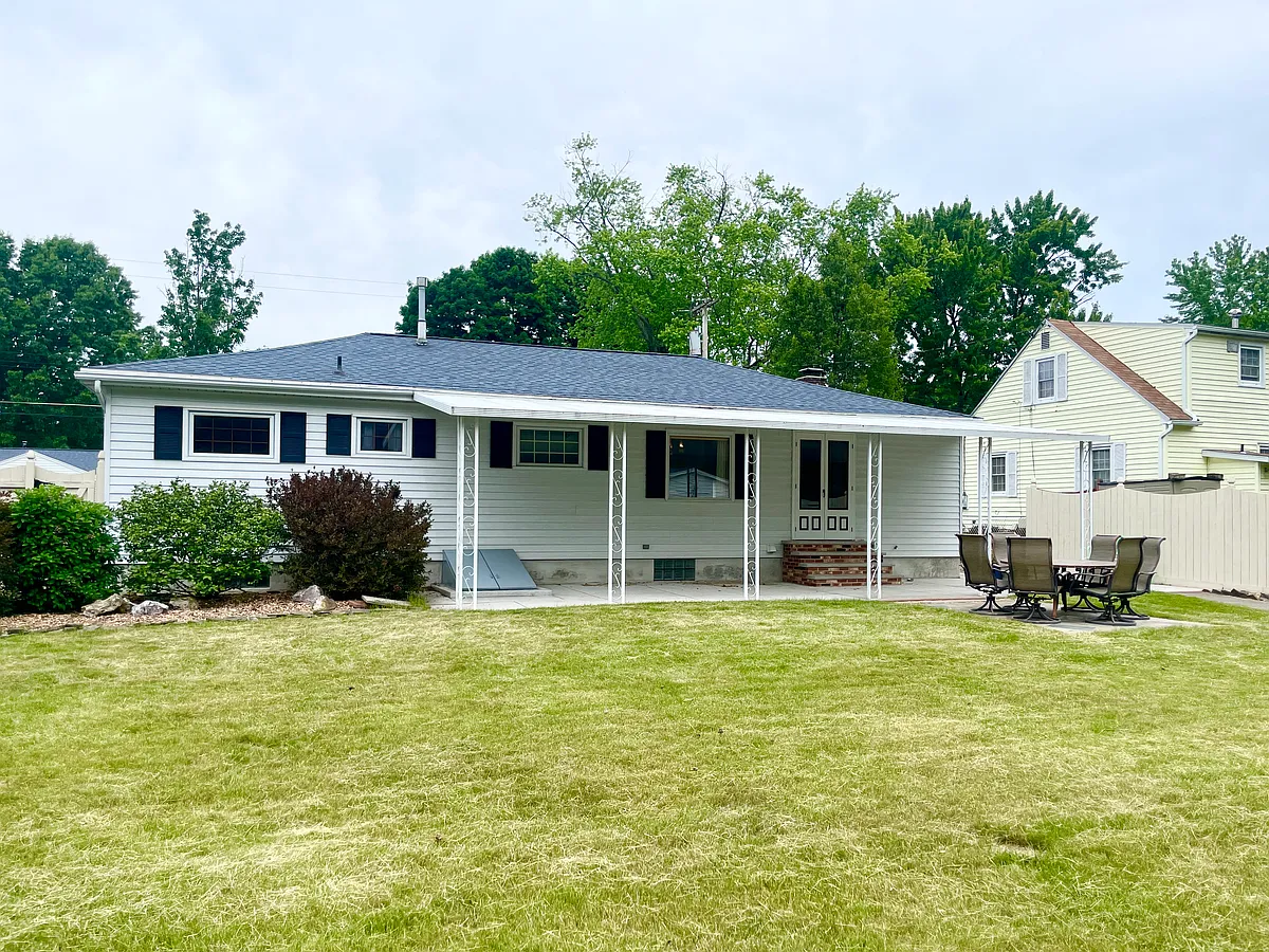 Building Photo - 218 Lynnhaven Dr
