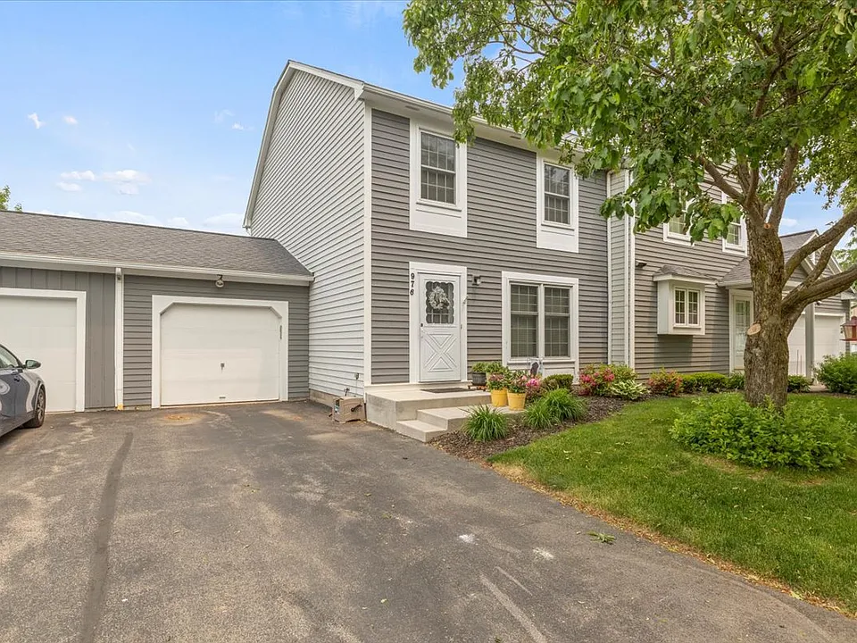 976 Emily Ln